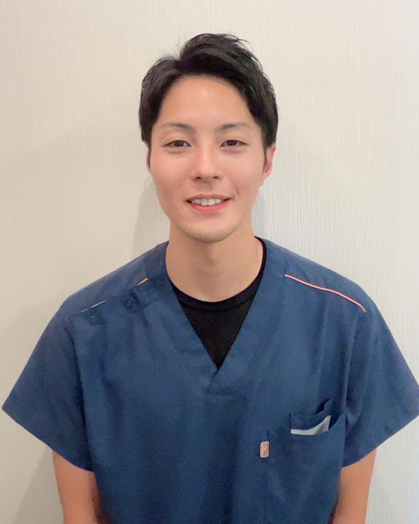 スタッフの顔写真