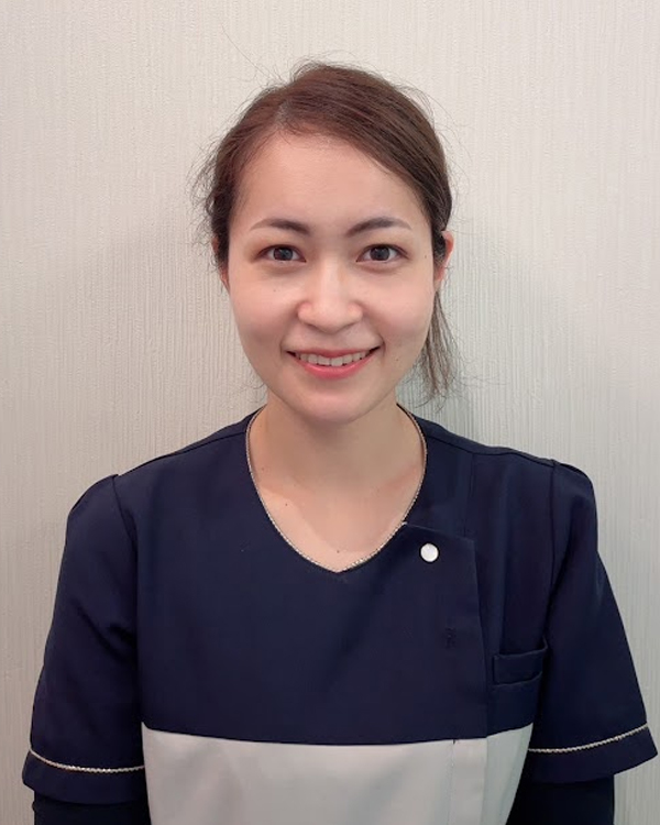 スタッフの顔写真