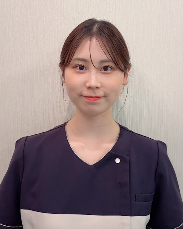 スタッフの顔写真